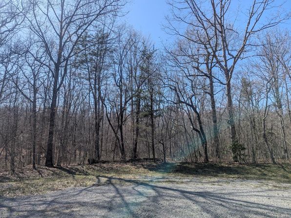 22 End Pl, Monterey, TN 38574