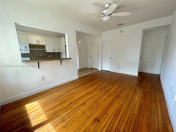 2nd image of 1030 Jefferson Ave APT 6