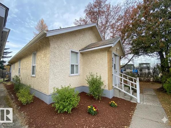 4928 50th St, Gibbons, AB T0A 1N0