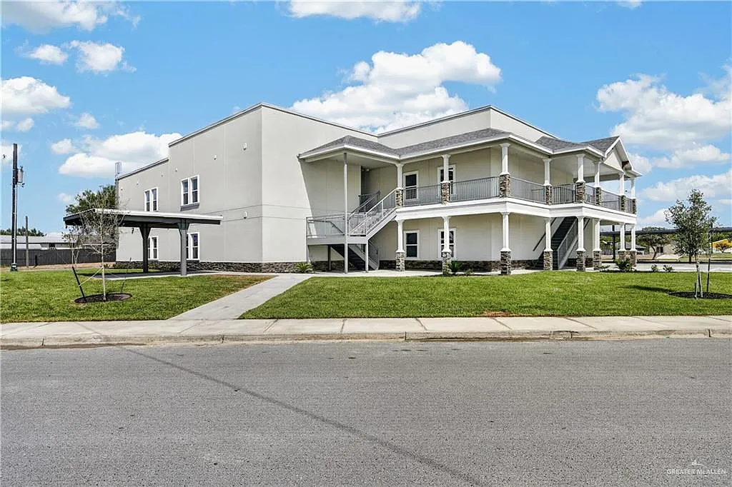 220 W Vfw Ave — Photo 4