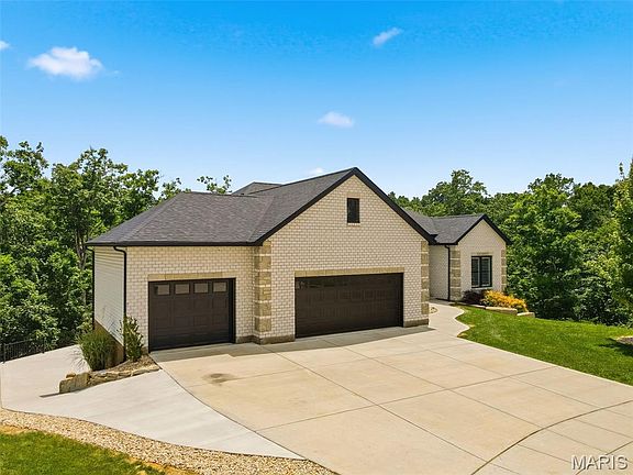 4th image of 222 Redmond Pines Dr