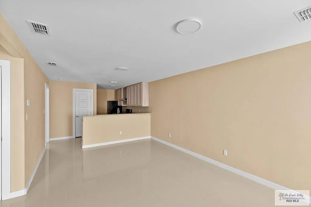 2 bed, 2.0 bath, 1000 sqft, $1,100 — Photo 2