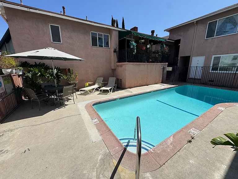 15461 Moorpark St #5 — Photo 3