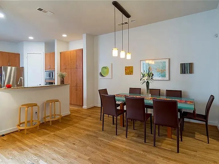 4318 Gilbert Ave — Photo 11