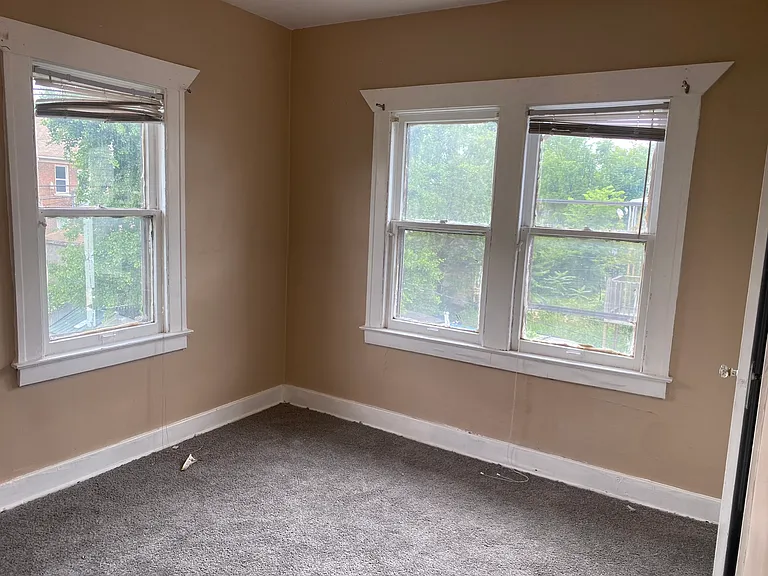 2645 W Grand St — Photo 13