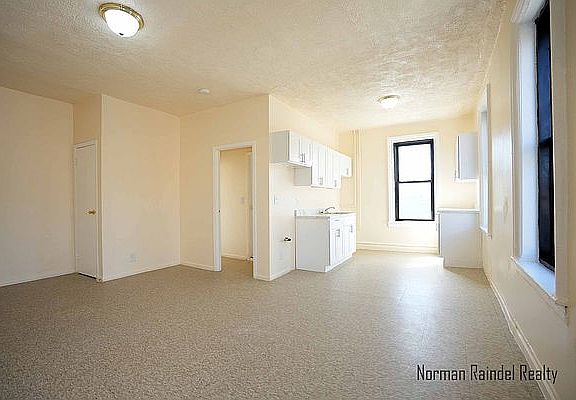 3rd image of 513 Rockaway Pkwy #B10