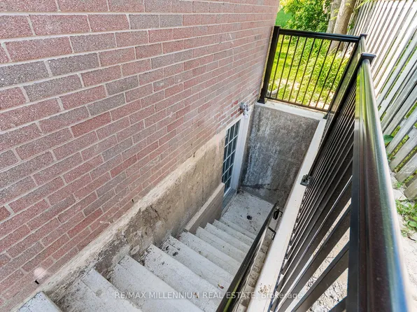 156 Folkstone Cres, Brampton, ON L6T 3M5
