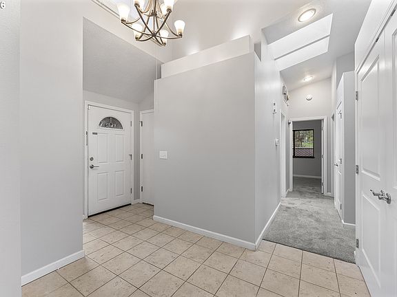 4th image of 7945 SW Sorrento Rd