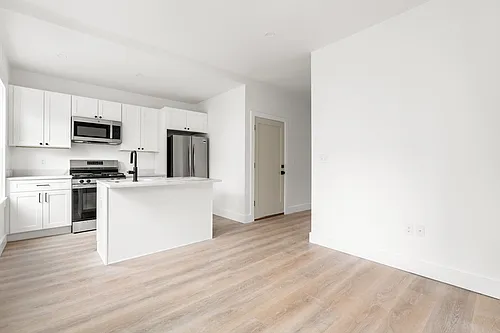 467 E 3rd St #1 Photo 1