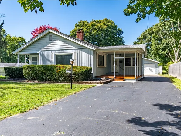 3225 N Brett Ave, Decatur, IL 62526