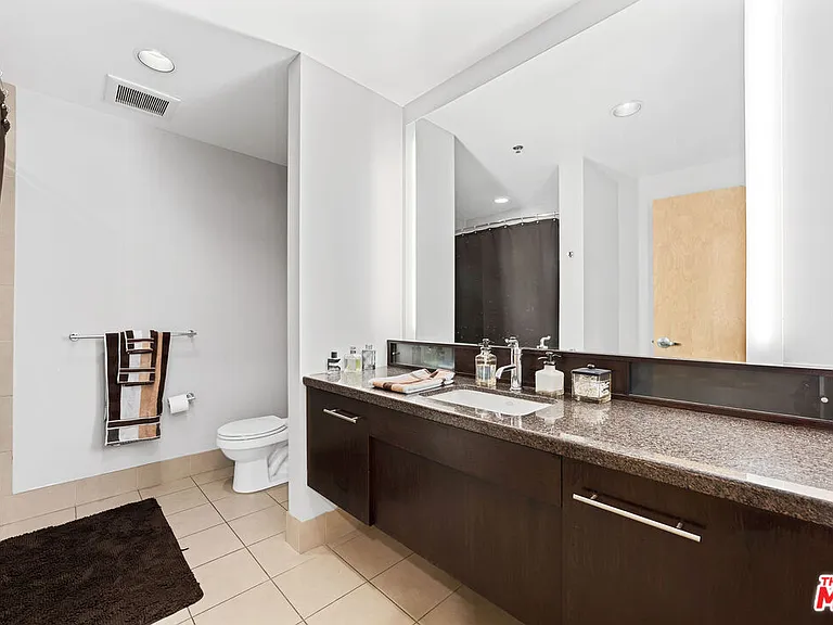 1111 S Grand Ave #1111 — Photo 23