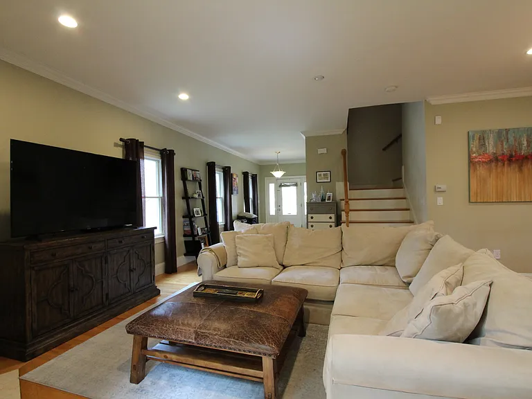 31 Florence St #31 — Photo 4