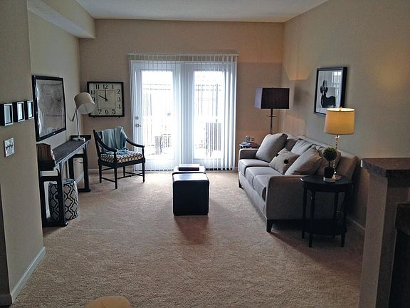 4th image of 873 Ellington Cir