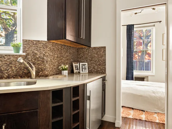 345 West 21st Street image 4 of 7