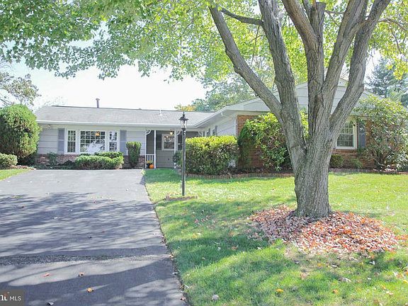 2nd image of 4109 Plaza Ln