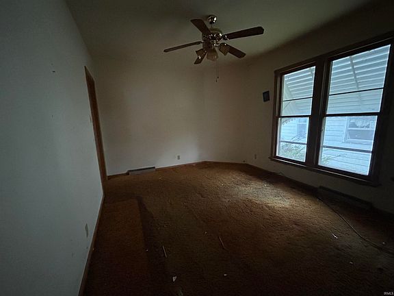 5th image of 405 SW 3rd St