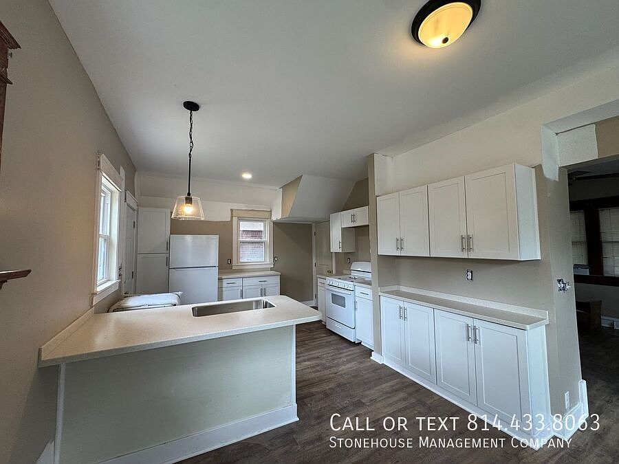 2nd image of 3101 Holland St