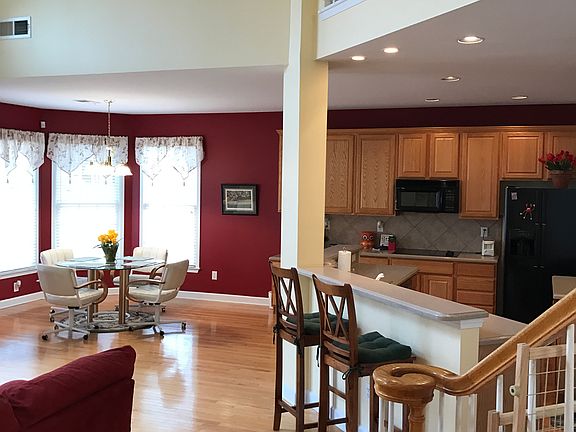 4th image of 107 Holly Springs Dr