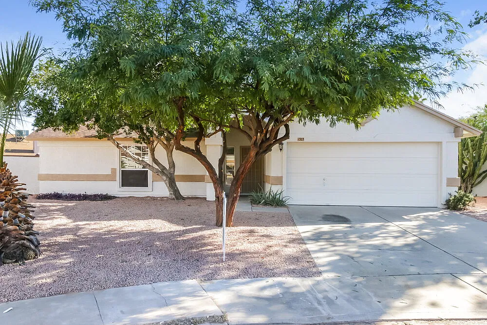 3 bed, 2.0 bath, 1496 sqft, $2,380 — Photo 1