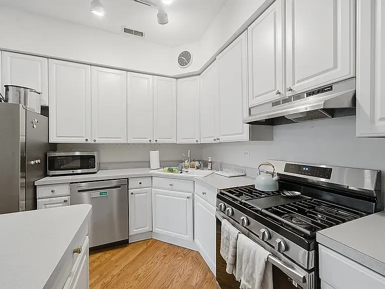 1532 W Oakdale Ave #1 — Photo 4