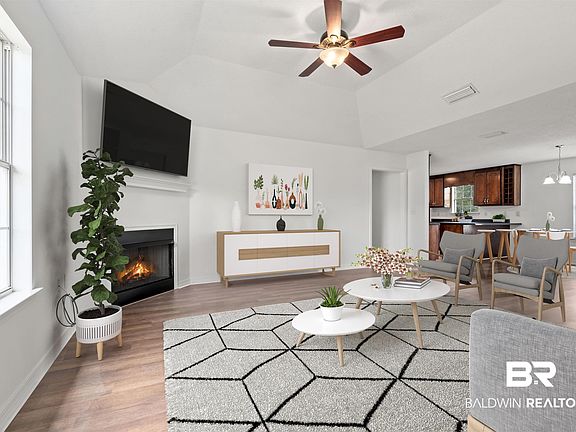 3rd image of 45633 Oak Ln