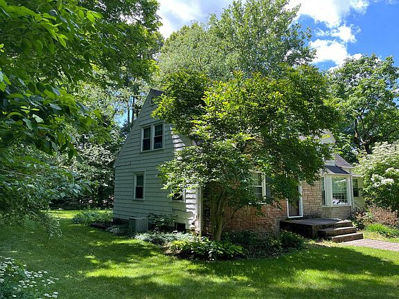 3rd image of 8401 Summit Dr
