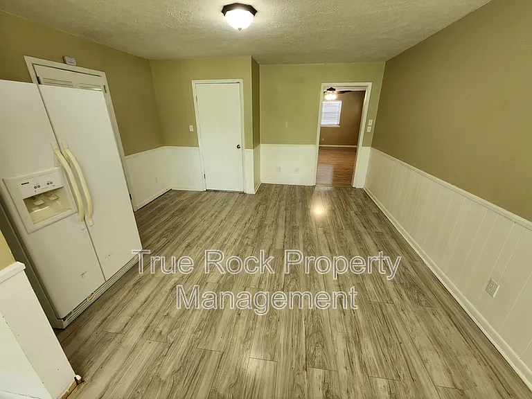925 N Linda Ave — Photo 5
