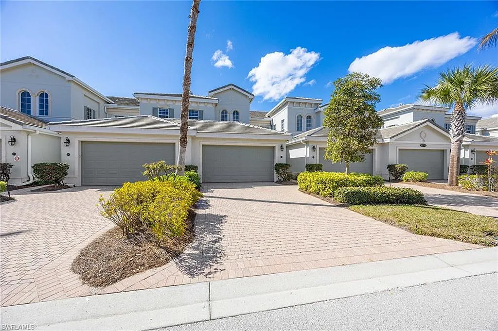3 bed, 3.0 bath, 2100 sqft, $4,500 — Photo 3