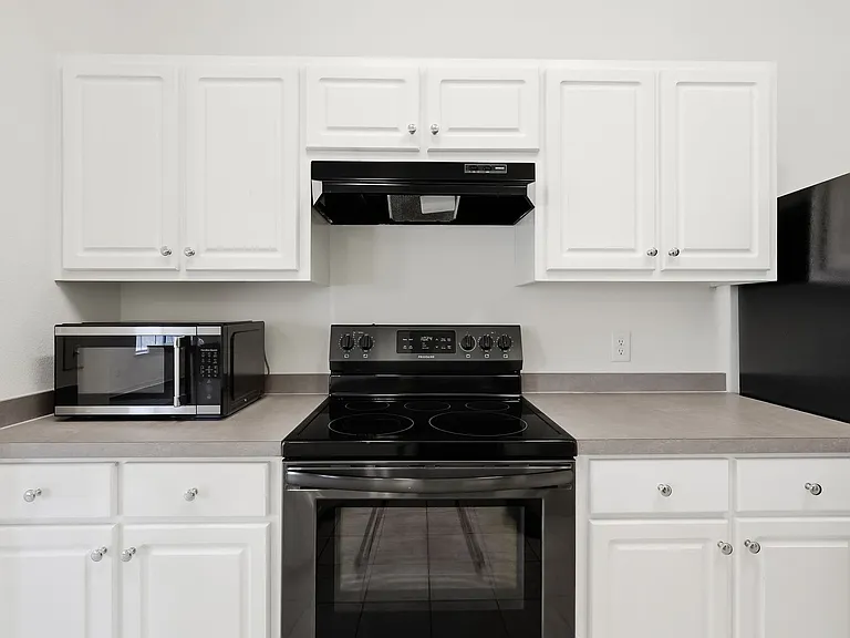 2030 Hawthorne Dr — Photo 13