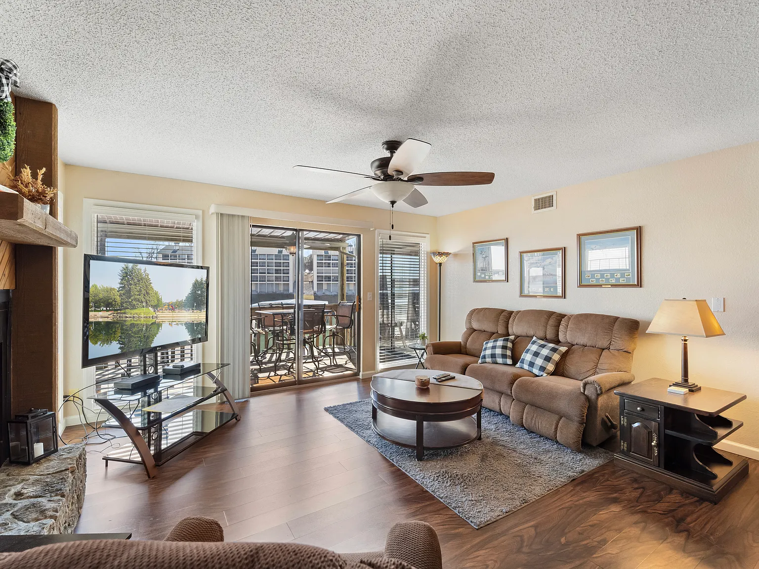 2 bed, 800 sqft, $1,300 — Photo 3