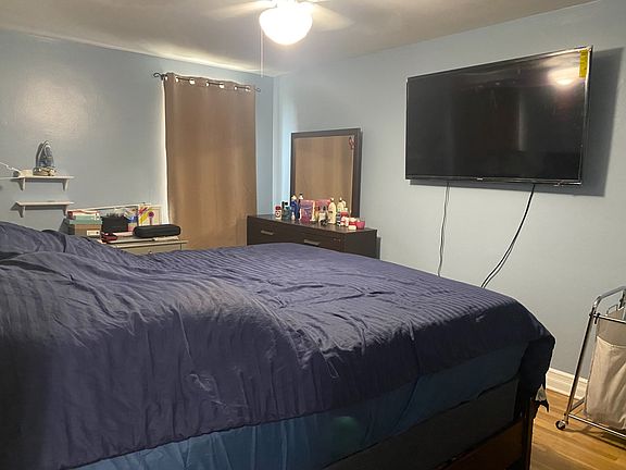5th image of 300 N Broadway APT 5d