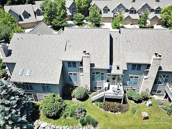 3rd image of 924 Oak Crest Ln