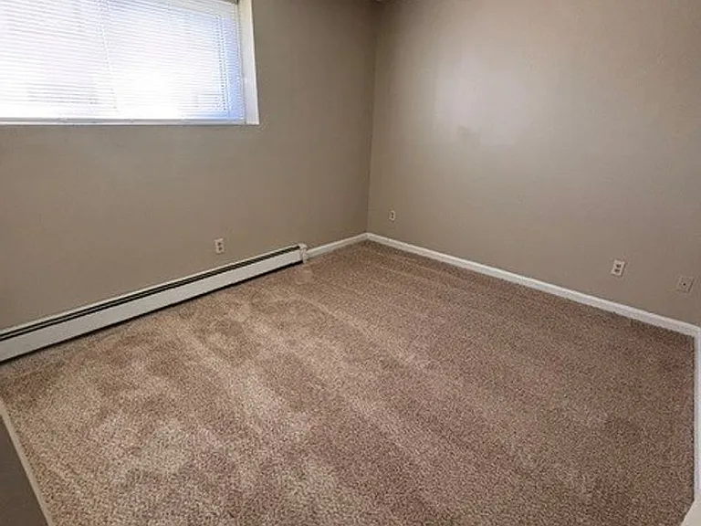 Newbury Apartment Homes — Photo 27