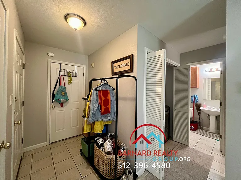 120 Crest Dr — Photo 2