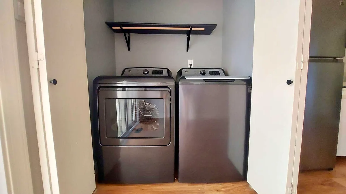 Building Photo - 218 E Saint Clair Ave #216