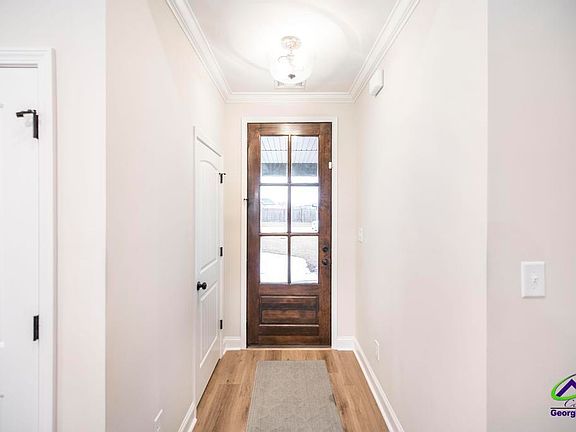 4th image of 111 Field View Ln