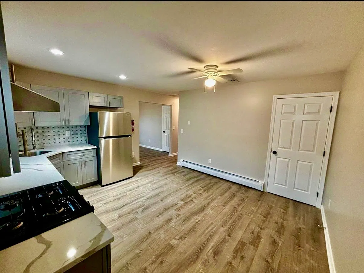 2 bed, $2,400 — Photo 4