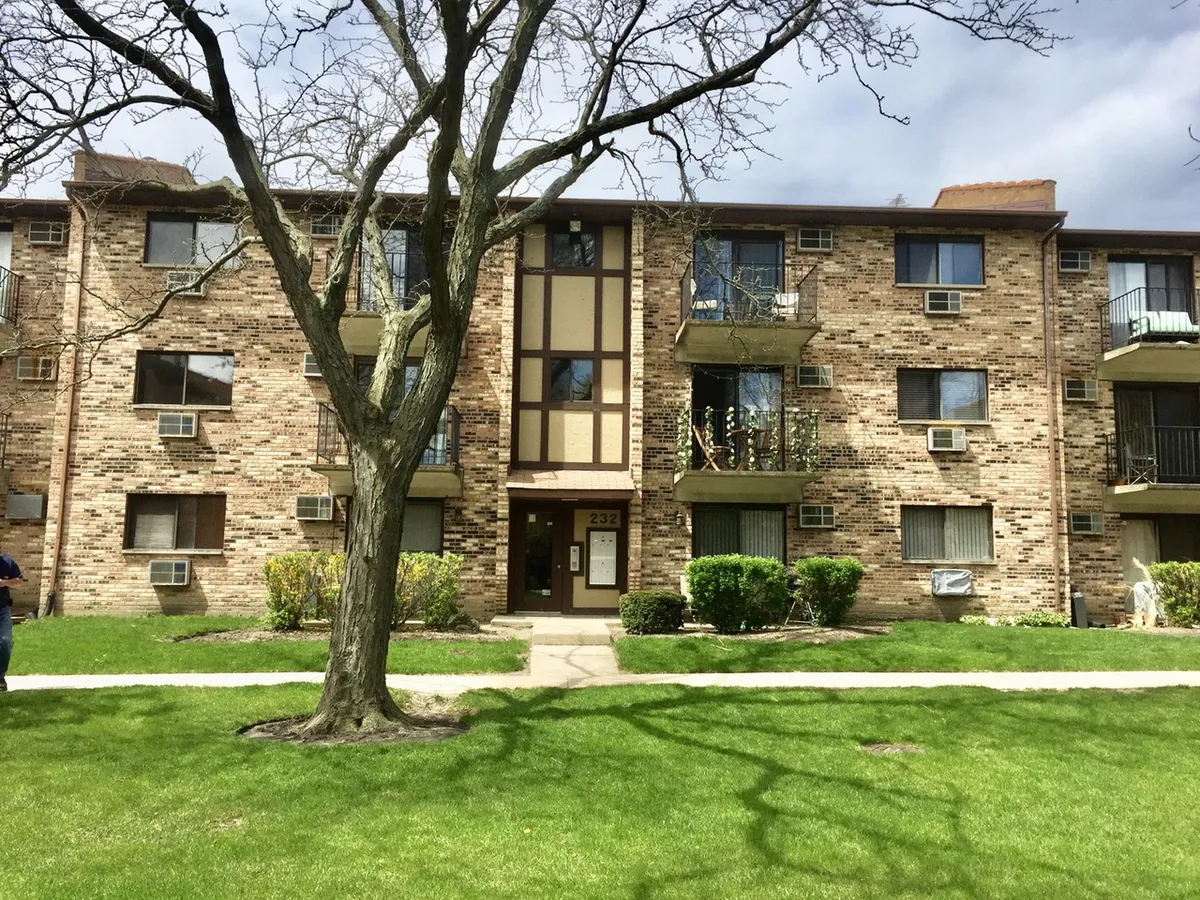 Primary Photo - 232 Klein Creek Ct #5E