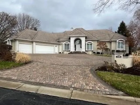 5140 W 115th Ter, Leawood, KS 66211