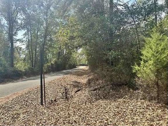 Exterior Neighborhood (street photo)