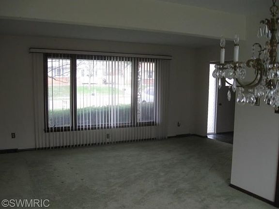 5th image of 2738 Pohens Ave NW