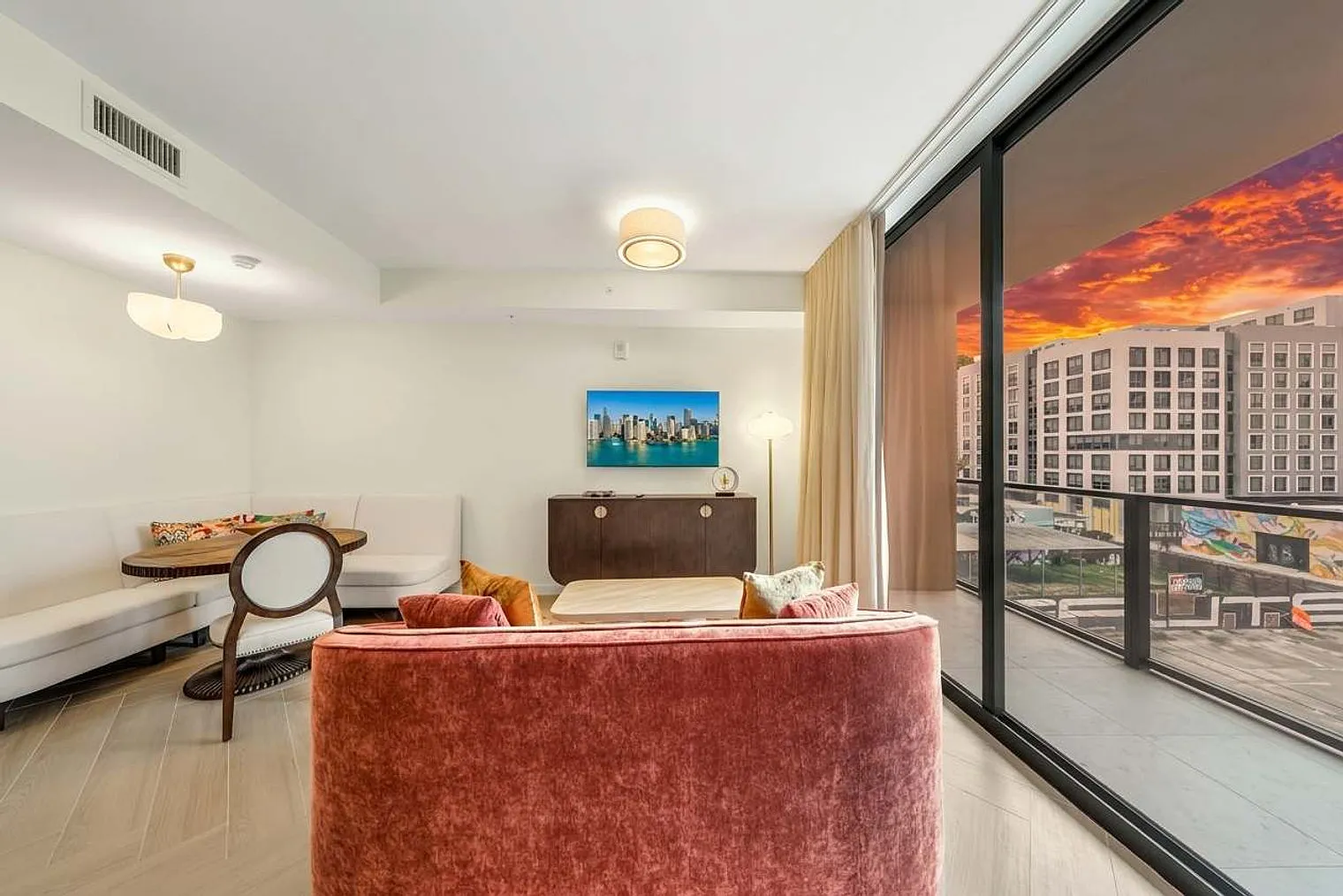 Studio, 1.0 bath, 613 sqft, $2,570 — Photo 3