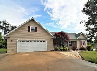 930 41st Avenue Dr NE, Hickory, NC 28601