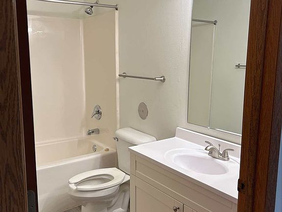 4th image of 430 Sullivan St #10950866