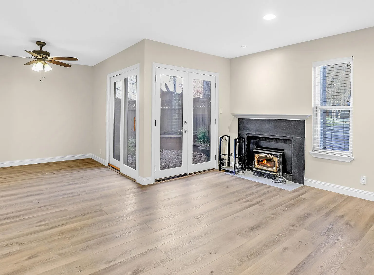 3 bed, 2.5 bath, 1357 sqft, $3,875 — Photo 3