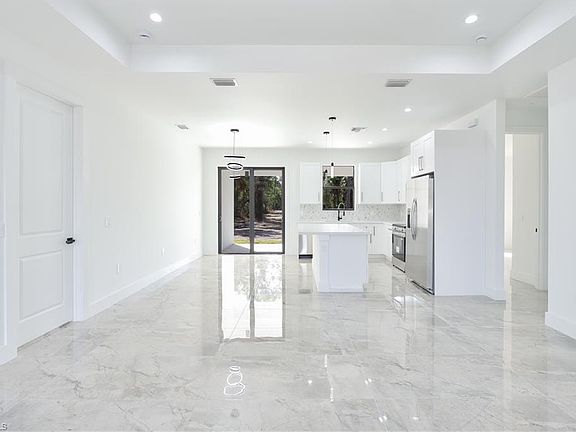3rd image of 2774 56th AVE NE