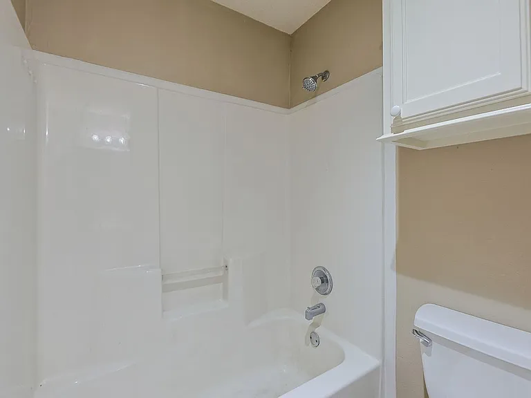 3211 109th St #B — Photo 24