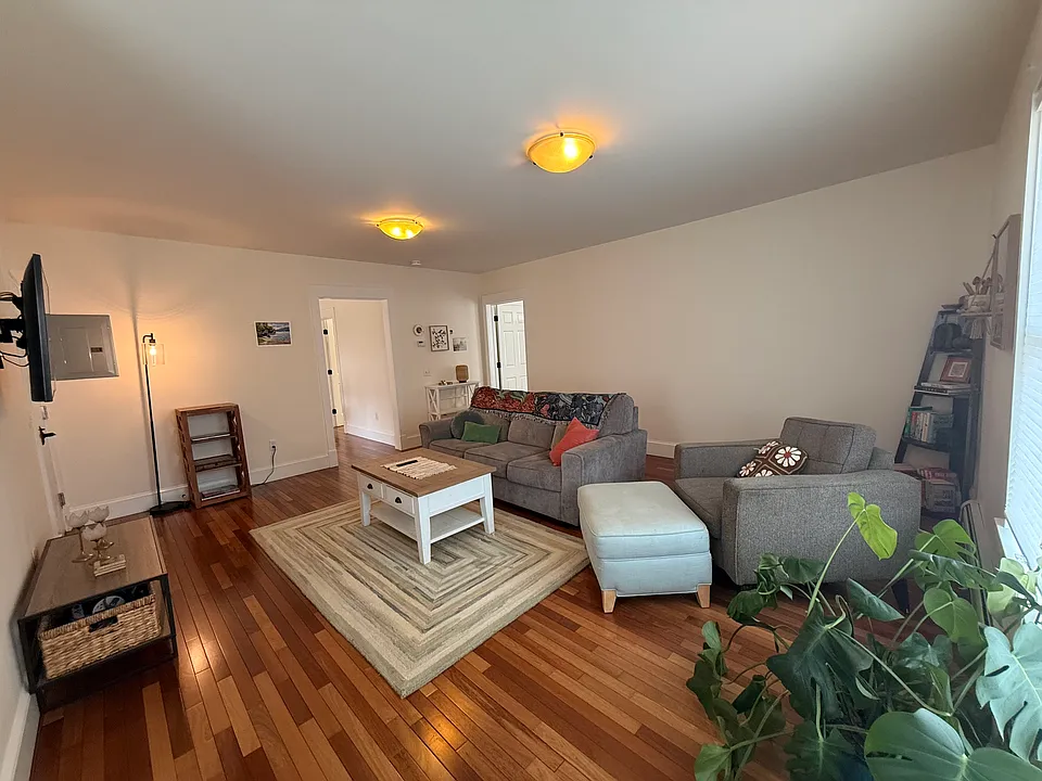 Hardwood floors through out
