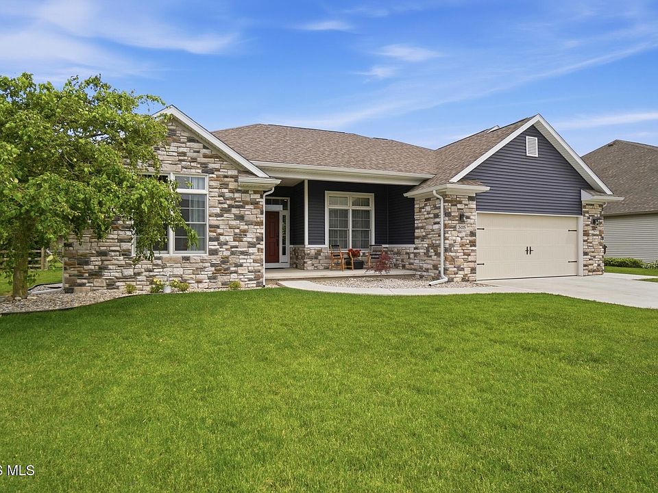1st image of 305 Ridgepoint Cir