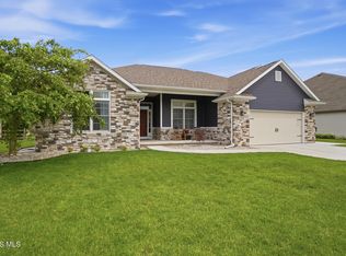 305 Ridgepoint Cir, Waterville, OH 43566